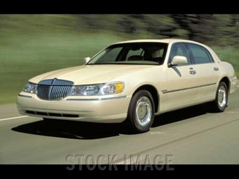 2002 Lincoln Town Car